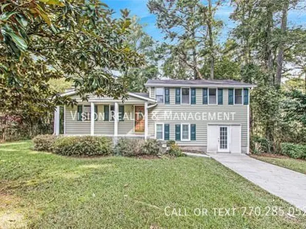 204 Woodland Ct, Carrollton, GA 30117