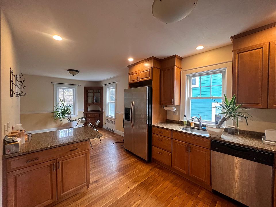 1st image of 137 Sunset Rd #1