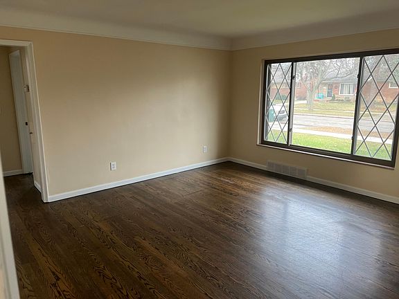 3rd image of 24321 Kenosha Ave