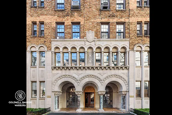 Rented by Coldwell Banker Warburg | media 18