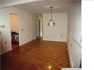 3rd image of 61 Paradise Blvd
