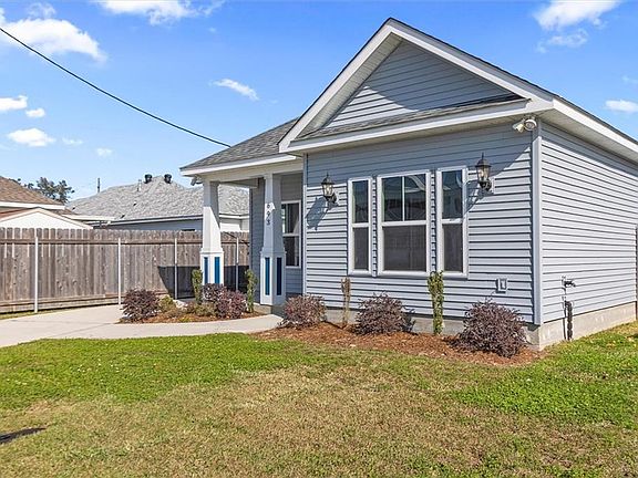 4th image of 693 Saint George Ave