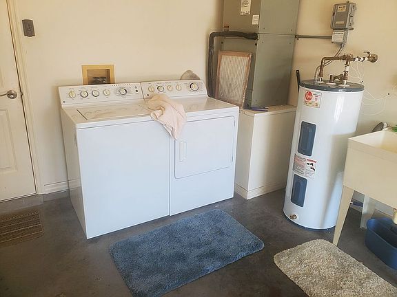 3rd image of 1503 Hillcrest Dr