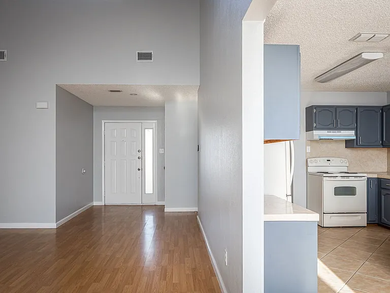 210 Warbonnet Trl — Photo 3