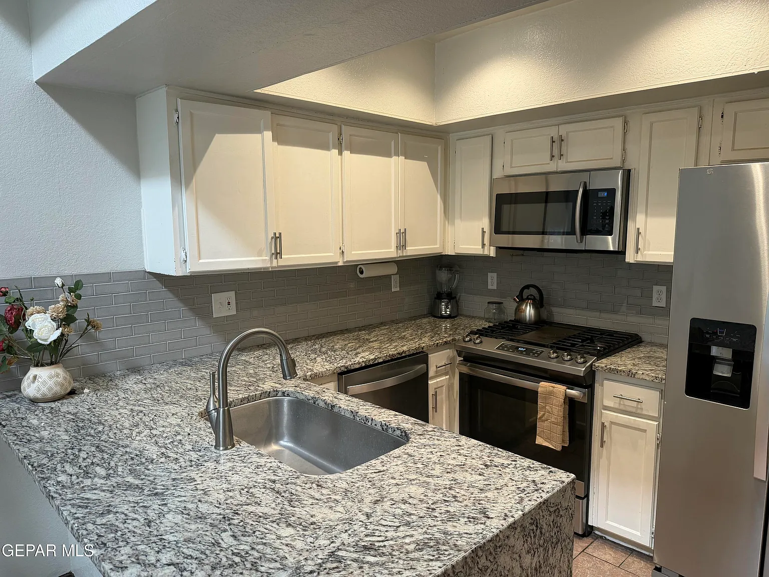 3 bed, 2.0 bath, 1552 sqft, $1,600 — Photo 3