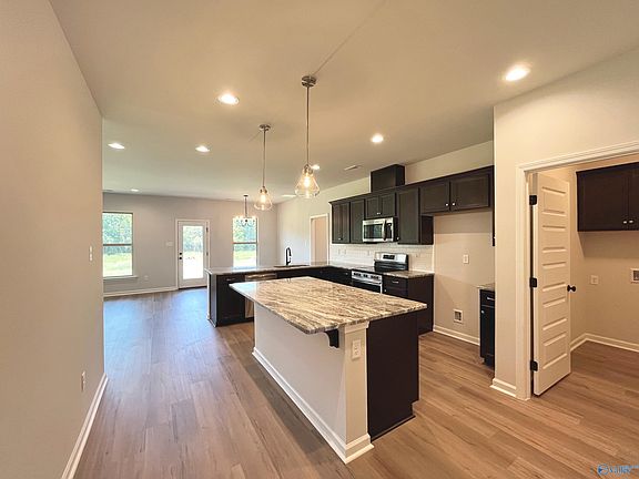 5th image of 180 Midpark Dr