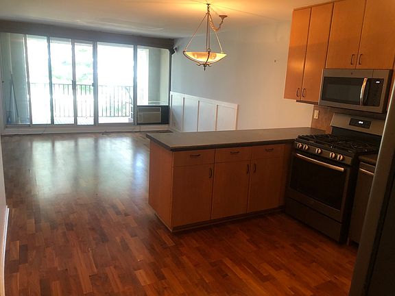 2nd image of 1960 N Lincoln Park W APT 412