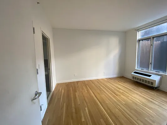 Rented by R New York | media 13