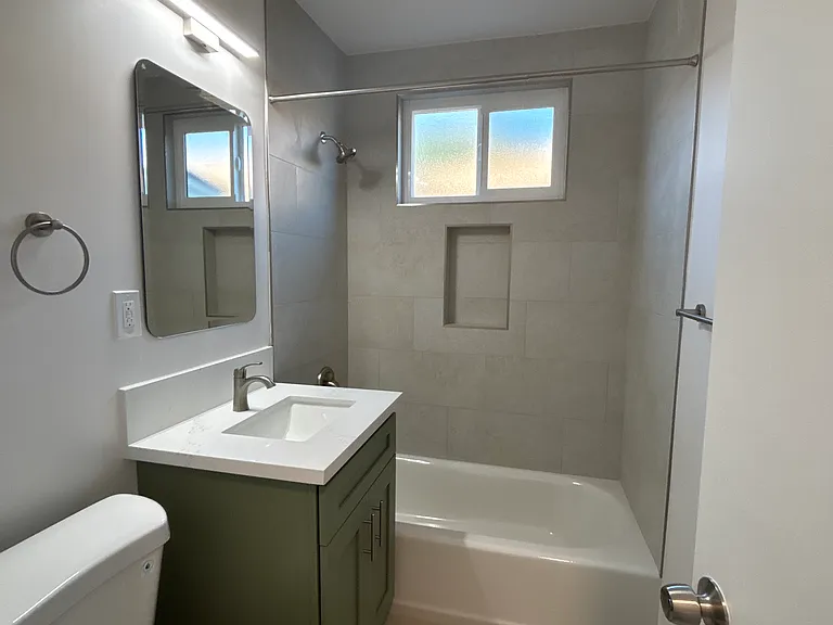 4555 W 173rd St #1 — Photo 7