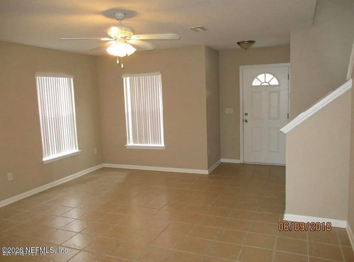 3 bed, 2.5 bath, 2316 sqft, $2,300 — Photo 4