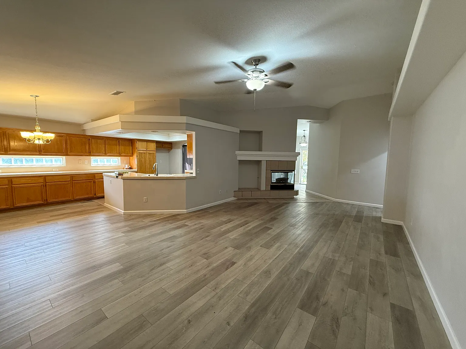 3 bed, 2052 sqft, $2,900 — Photo 4