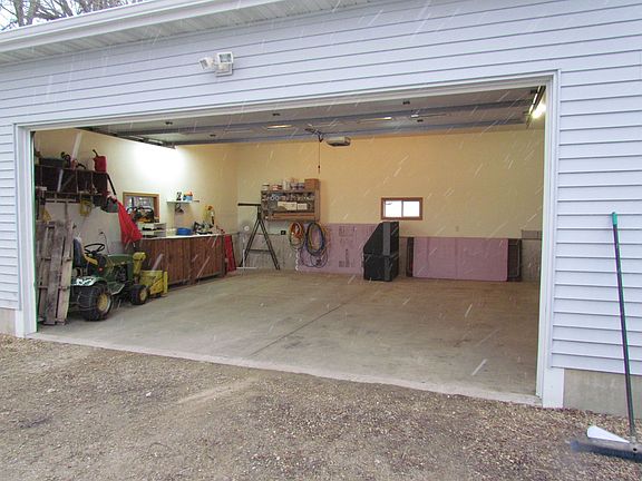 2 1/2 car garage