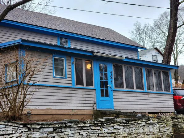 131 Kuhn Rd, Lackawaxen, PA 18435