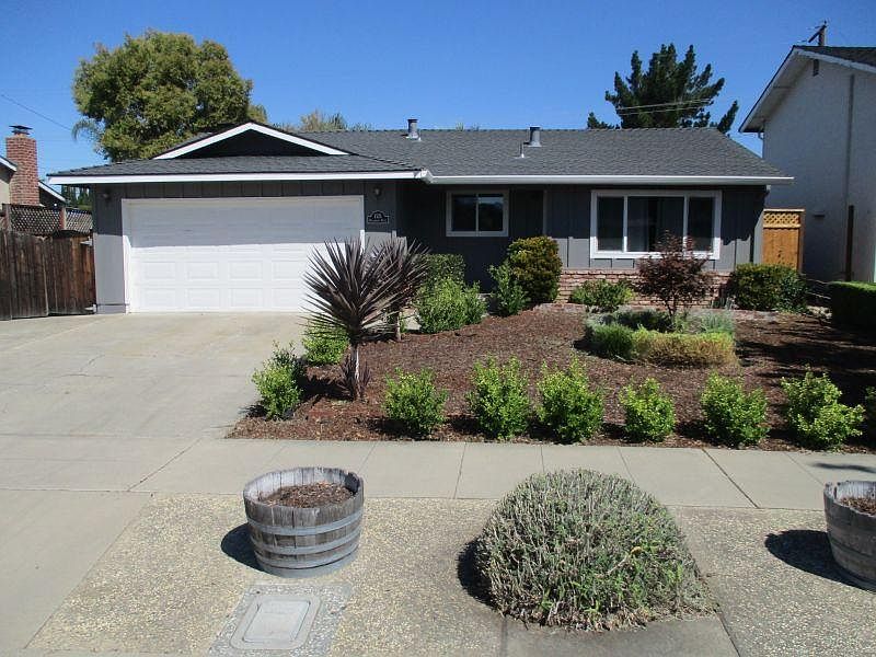 1st image of 1521 Hallbrook Dr