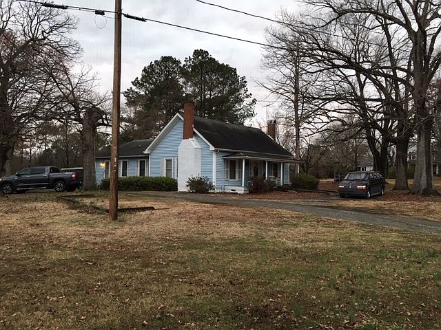 2nd image of 811 N Main St