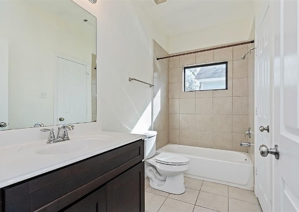 1st image of 1021 Grenshaw St #A