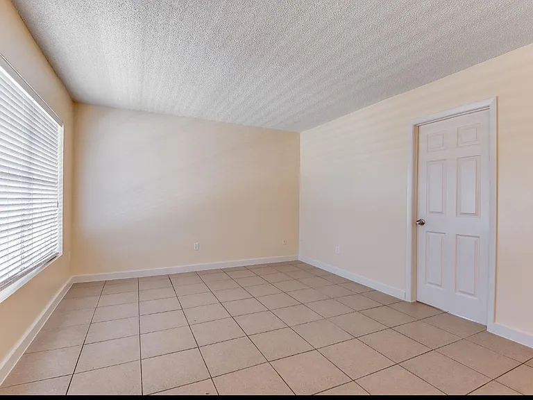 4410 N Hale Ave — Photo 2