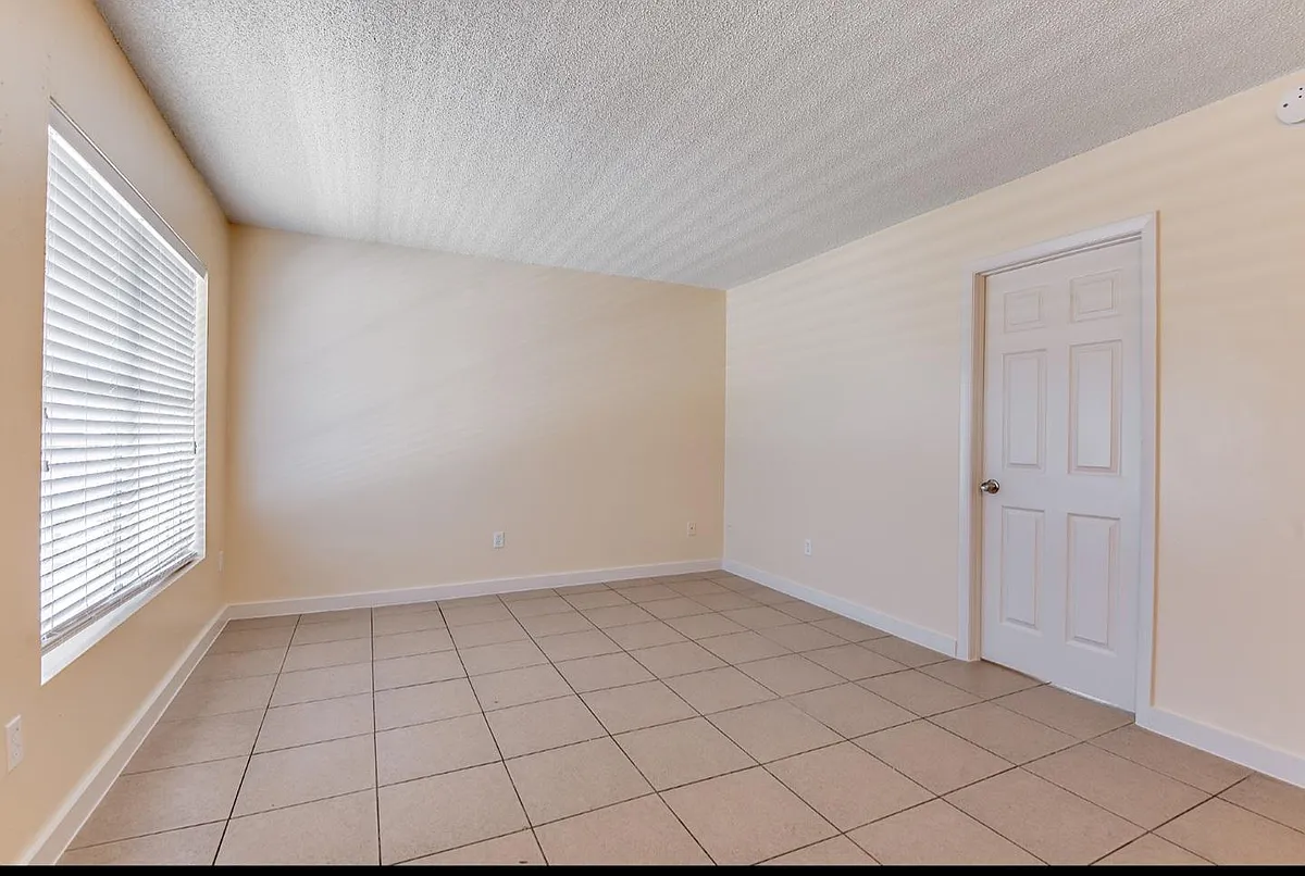 Building Photo - 4410 N Hale Ave