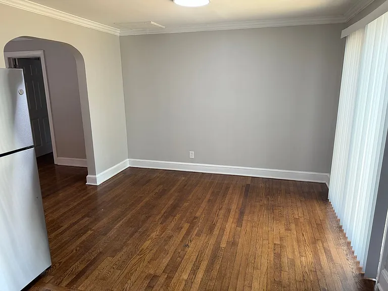 305 Sylvania Ave — Photo 8