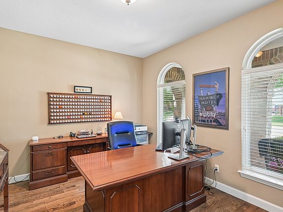 4th image of 1810 Windsong Cir