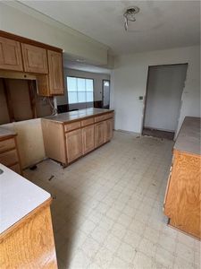 1004 Wright St, Pleasant Hill, MO, 64080