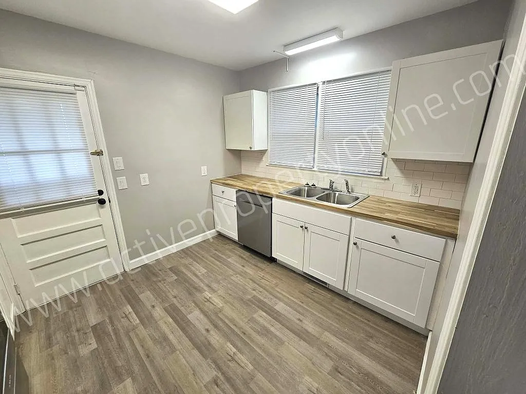 1935 Northbrook Ave — Photo 4