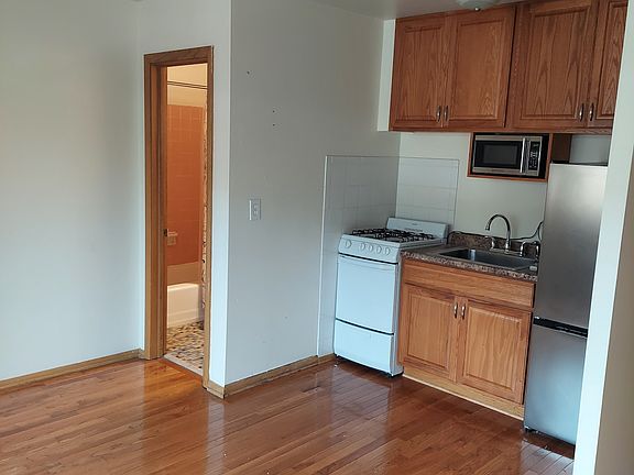 5th image of 2210 Pillsbury Ave #15