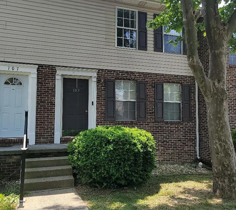 109 Parkside Dr