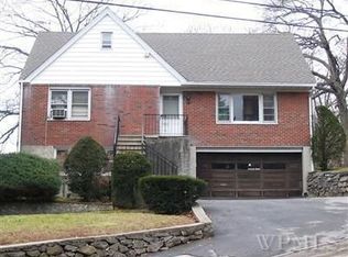390 Fox Ave, Yonkers, NY 10704