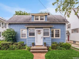 3 Walnut Ave, Floral Park, NY 11001