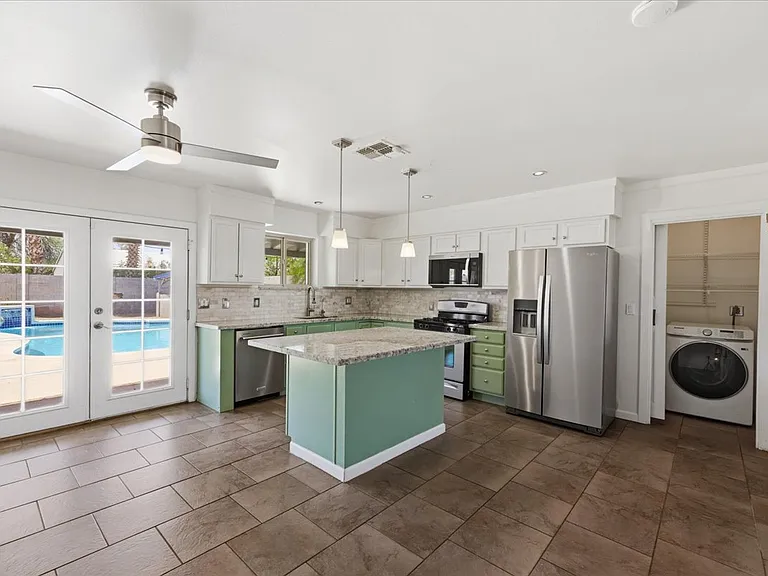 1433 E Windsor Ave — Photo 8
