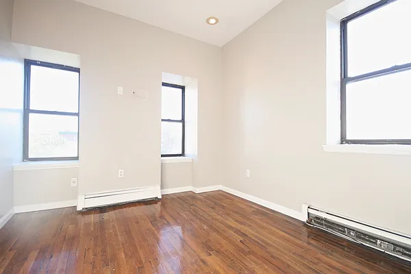 Rented by Rental Solutions Inc | media 9