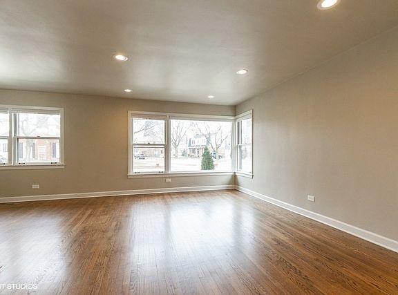 3rd image of 5863 N Kingsdale Ave