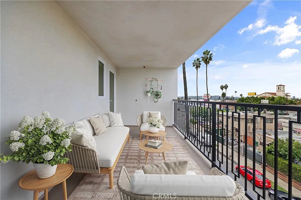 4 bed, 1063 sqft, $5,846 — Photo 2