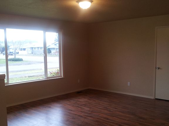 2nd image of 423 E J St