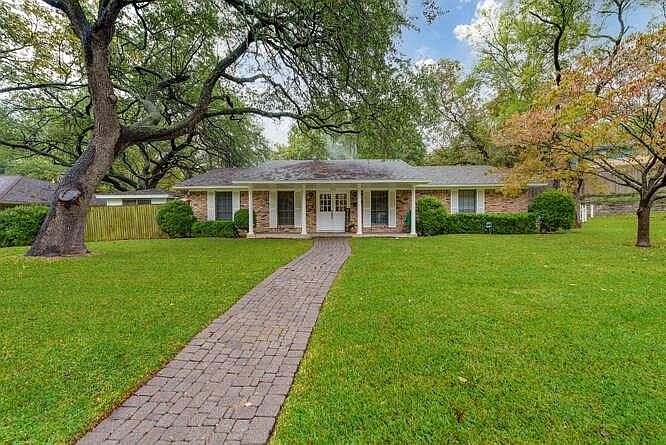 1st image of 304 Woodlawn Dr
