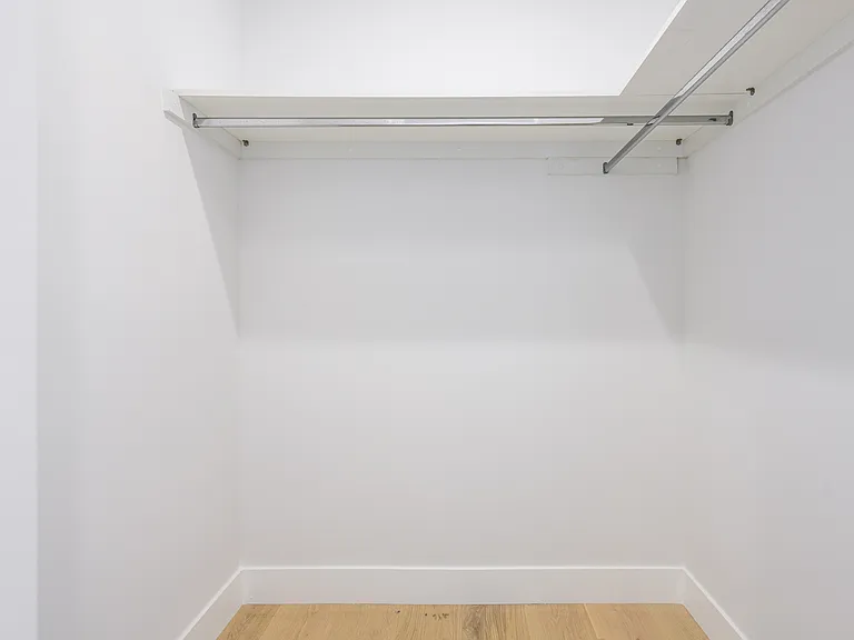 745 N Gramercy Pl — Photo 17