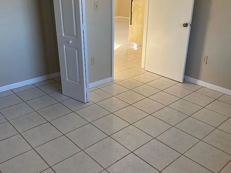 837 SE 8th Ct #2 — Photo 7