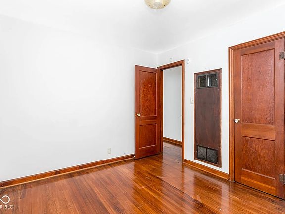 4th image of 1726 N Euclid Ave