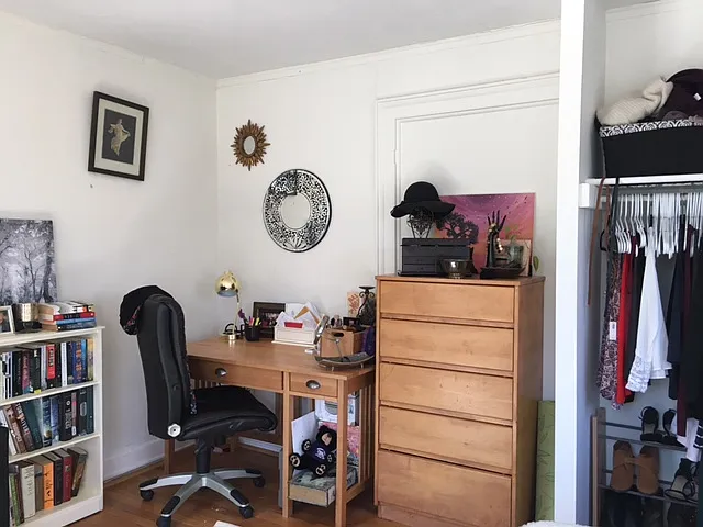 desk in BR No. 1