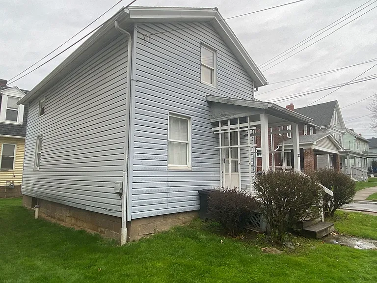 212 E Walnut St — Photo 22