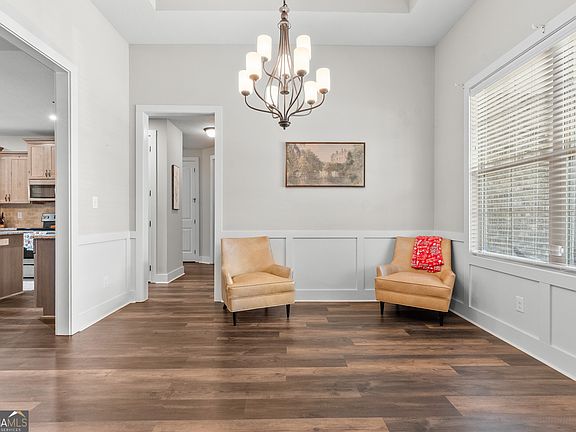4th image of 119 Barnyard Way