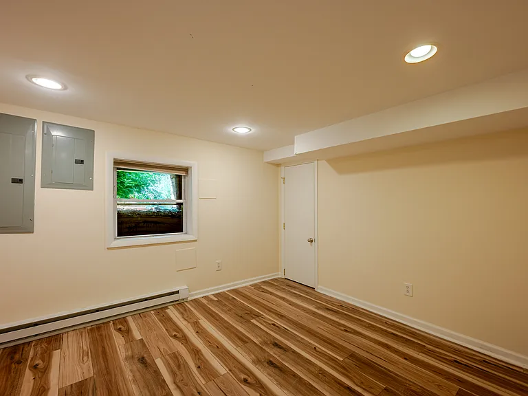 1234 E St NE — Photo 7