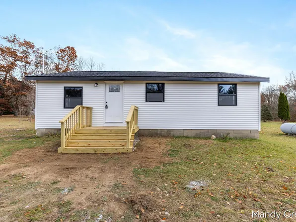 1086 Kathleen Dr, Stanton, MI 48888