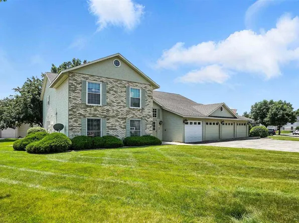 4121 Lexington Dr NE APT B, Cedar Rapids, IA 52402