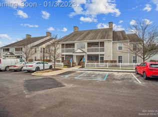 2832 S Knightsbridge Cir, Ann Arbor, MI 48105
