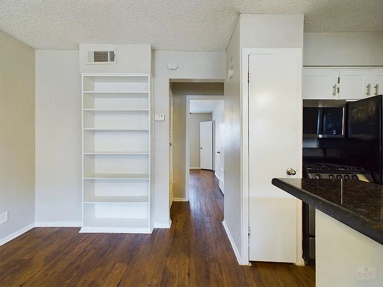 2401 Manor Rd #125 — Photo 3