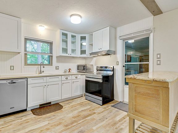 2nd image of 1906 W Nelson Cir