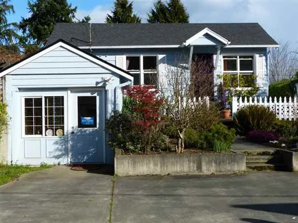 18450 Augusta Ave NE, Suquamish, WA 98392