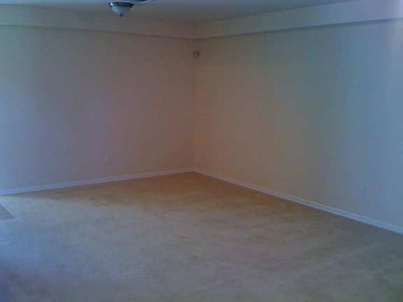 4th image of 918 Marilyn Ave S